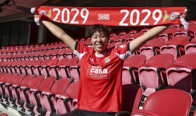 邵子钦吸引了多家欧洲俱乐部的关注，但最终被本菲卡签下